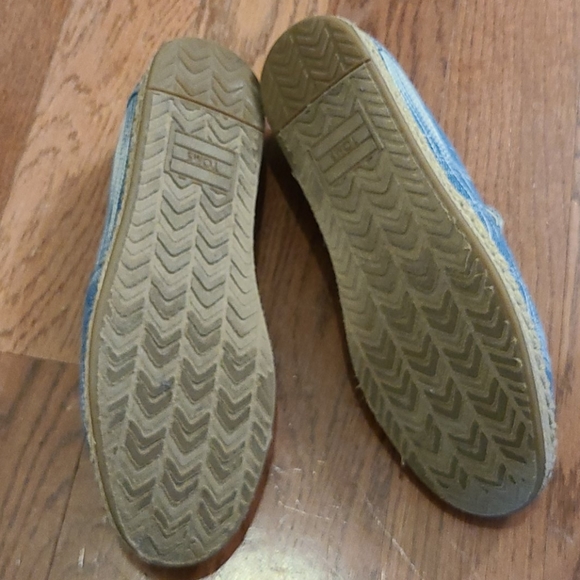 Toms slip on size 7.5 - Picture 2 of 3